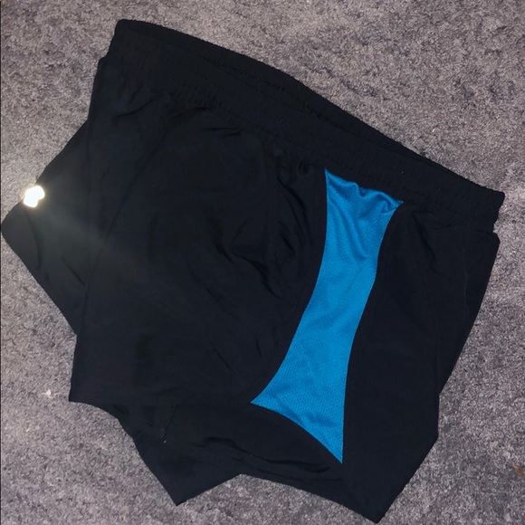 Under Armour Running Shorts - Picture 2 of 2